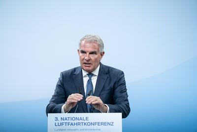 3. Nationale Luftfahrtkonferenz in Hamburg Titel Luftfahrt: innovativ und klimaneutral Carsten Spohr, Vorstandsvorsitzen-stock-foto