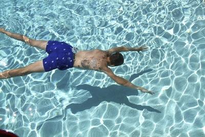 schwimmen,swimmingpool,abk?hlung,pool,pools,schwimmbad,schwimmbecken,schwimmb?der,swimming pool,swimming pools,swimmingp-stock-foto