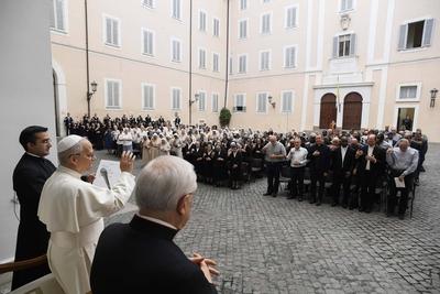 ITALY - POPE LEO XIV IN THE COURTYARD OF THE APOSTOLIC PALACE OF CASTEL GANDOLFO , ITALY - 2025/7/12-stock-foto