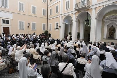 ITALY - POPE LEO XIV IN THE COURTYARD OF THE APOSTOLIC PALACE OF CASTEL GANDOLFO , ITALY - 2025/7/12-stock-foto
