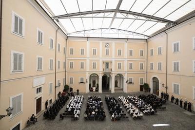 ITALY - POPE LEO XIV IN THE COURTYARD OF THE APOSTOLIC PALACE OF CASTEL GANDOLFO , ITALY - 2025/7/12-stock-foto