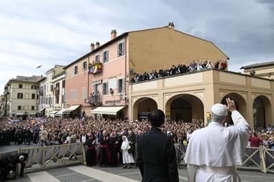 ITALY - POPE LEO XIV  LEADS THE ANGELUS PRAYER AT THE SUMMER RESIDENCE  IN CASTEL GANDOLFO - 2025/7/13-stock-foto