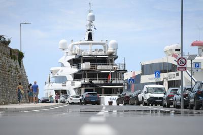 Croatia, Zadar, 130725. On the peninsula, the Calex mega yacht is tied up along the waterfront, owned by David Wilson, the head of one of the ten largest automotive companies in the USA, which employs two thousand workers and has an annual turnover exceeding 2 billion dollars. The estimated value of the yacht is around 90 million dollars. Photo: Jure Miskovic / CROPIX Foto: Jure Miskovic / CROPIX Copyright: xxJurexMiskovicx/xCROPIXx/xxSIPAx jahta_calex1-130725-stock-foto