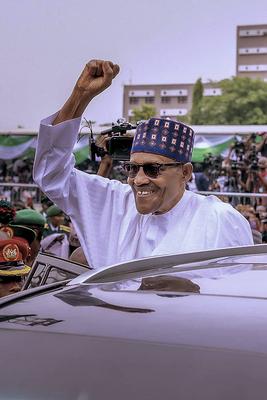 Inauguration of Nigeria president Asiwaju Bola Ahmed Tinubu Outgoing former Nigerian President Muhammadu Buhari gestures-stock-foto