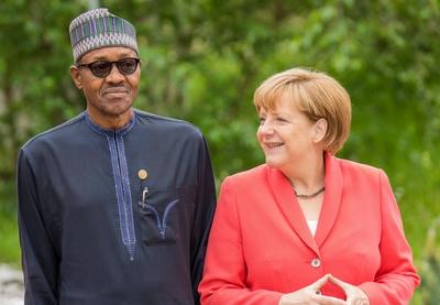 G7 Gipfel Ankunft der Outreach G?ste am Schloss Elmau Begr??ung durch die Bundeskanzlerin Angela M-stock-photo