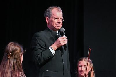 2025 - Konzert des Jugendorchesters "Upper Austrian Sinfonietta", unter der Leitung und dem Dirigat von Peter Aigner, im Stadttheater Gmunden, im Rahmen der Salzkammergut Festwochen Gmunden, am 13.07.2025.-stock-foto