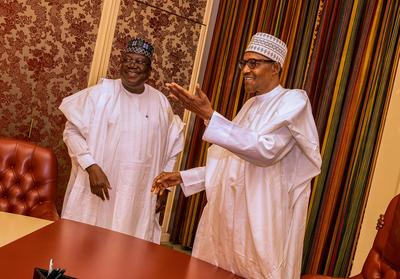 PRESIDENT BUHARI RECEIVES PRESIDENT OF SENATE LAWAN AND SPEAKER GBAJABIAMILA 1A&2. L-R; President of the Senate Dr Ahmad-stock-foto