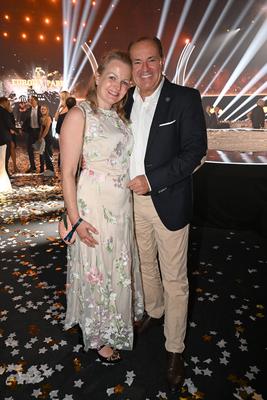 Wolfram Kons mit Frau Alexa / Jubil?umsgala 50 Jahre Europa Park / Europa-Park Arena / Rust / 11. Juli 2025 / 50. Geburt-stock-foto