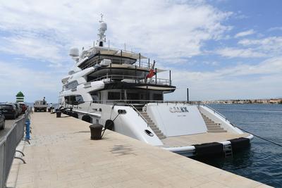 Croatia, Zadar, 130725. On the peninsula, the Calex mega yacht is tied up along the waterfront, owned by David Wilson, the head of one of the ten largest automotive companies in the USA, which employs two thousand workers and has an annual turnover exceeding 2 billion dollars. The estimated value of the yacht is around 90 million dollars. Photo: Jure Miskovic / CROPIX Foto: Jure Miskovic / CROPIX Copyright: xxJurexMiskovicx/xCROPIXx/xxSIPAx jahta_calex2-130725-stock-foto