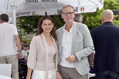 Michael M?ller mit Partnerin Reyhan Sahin-stock-foto