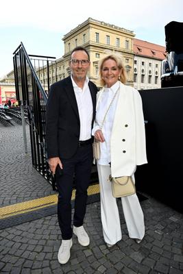 Christa Kinshofer-Rembeck mit Mann Dr. Erich Rembeck / Klassik am Odeonsplatz mit Unterst?tzung von Mercedes-Benz in M?n-stock-foto