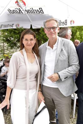 Michael M?ller mit Partnerin Reyhan Sahin-stock-foto