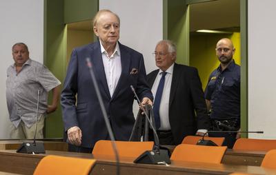 Angeklagter Alfons Schuhbeck mit Anwalt Hans-Joachim Eckert am letzten Tag seiner Verhandlung mit anschlie?ender Urteils-stock-foto