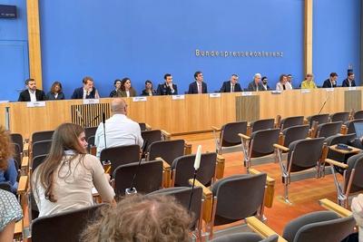 Berlin, Deutschland, 14.07.2025: Bundespressekonferenz: Regierungspressekonferenz: L-R unter anderem: Sebastian G?lde (B-stock-foto