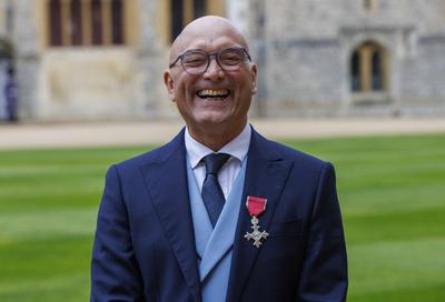 . 28/02/2023. Windsor, United Kingdom. Gregg Wallace wearing his MBE medal at Windsor Castle. Gregg Wallace, writer and-stock-foto