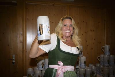 Silja Steinberg (Wiesn-Wirtin H?fbr?uhaus Festzelt und Wirtin Hofbr?ukelller) bei der Pr?sentation des neuen Wiesn Wirte-stock-foto