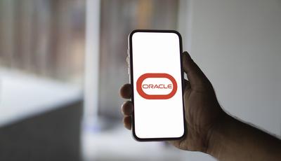 ORACLE logo displayed on smartphone screen. ORACLE is a multinational computer technology corporation-Dhaka,Bangladesh 2-stock-foto