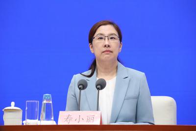 BEIJING, CHINA - JULY 15: Shou Xiaoli, director general of the Press Bureau of the State Council Information Office (SCI-stock-foto