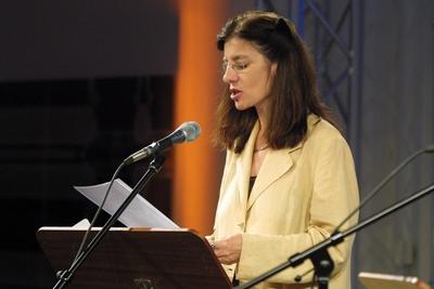 Bildnummer: 54468528  Datum: 30.06.2003  Copyright: imago/gezettVersschmuggel Die Lyrikerin Ursula Krechel ( 1947 Trier) bei der Veranstaltung Versschmuggel-reVERSible im Rahmen des Poesiefestivals Berlin am 30.06.2003 in der Backfabrik. Dichterpaare stellen in einer gemeinsamen Lesung die Ergebnisse ihrer Begegnung vor. kultur people literatur kbdig xo0x 2003 quer Bildnummer 54468528 Date 30 06 2003 Copyright Imago  ReVERSible the Poet Ursula Krechel 1947 Trier at the Event ReVERSible reVERSible in Frame the Poetry festivals Berlin at 30 06 2003 in the Back factory Poet pairs make in a common Reading the Results their Encounter before Culture Celebrities Literature Kbdig xo0x 2003 horizontal-stock-foto