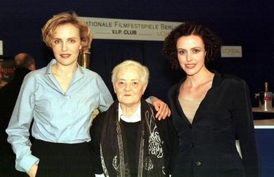 1/ Berlinale 99: v. lks. Juliane K?hler (Schauspielerin), Lily Wust (Zeitzeugin), Maria Schrader (Schauspielerin), Fotoc-stock-photo