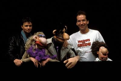 Comicautor Ralf K?nig (li.) und Filmregisseur Claus Vincon (beide GER) mit den - Kondom des Grauens - Puppen-stock-foto