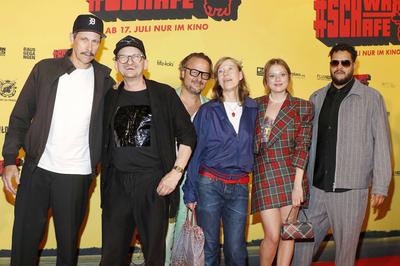Marc Hosemann, Milan Peschel, Oliver Rihs, Jule B?we, Jella Haase, Yasin El Harrouk-stock-foto