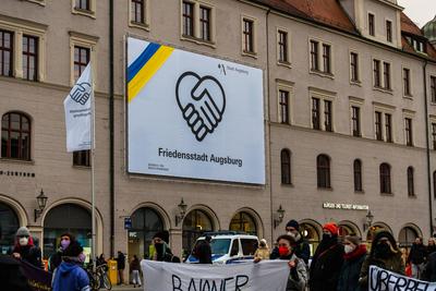Augsburg, Bavaria, Germany - 05 March 2022: Several demonstrations meet at the town hall square, The Peace City of Augs-stock-foto
