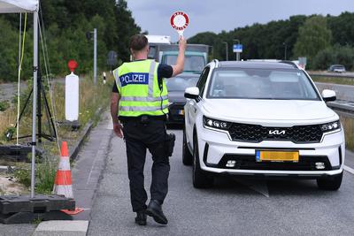 Grenzkontrollen an der deutsch-niederl?ndischen Grenze-stock-foto