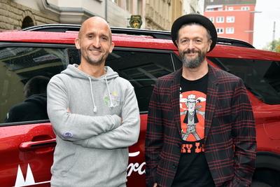 Comedian Markus Barth + Comic-Zeichner Ralf K?nig, l-r, posieren bei der Pressekonferenz zum Cologne Comedy Festival da-stock-foto