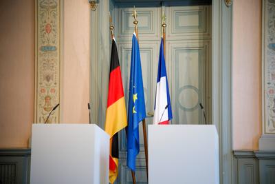 Pressekonferenz bei der deutsch-franz?sischen Klausur der Finanzminister-stock-foto