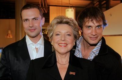ZDF, UNICEF Gala 25.10.2003 Steffen Seibert (CDU) + Marie - Luise Marjan + Ralf, Ralph Bauer bei der - Comedy fuer UNIC-stock-foto