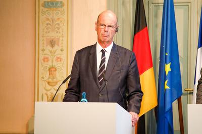 Pressekonferenz bei der deutsch-franz?sischen Klausur der Finanzminister-stock-foto