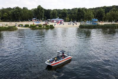 Die DRK Wasserwacht auf dem Templiner See. Potsdam, 15.08.2020 *** The DRK water rescue service on Lake Templin Potsdam,-stock-foto