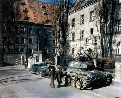 International Military Tribunal (IMT) November 20, 1945 - October 1, 1946 US tank in front of the Court House (Justizgeb-stock-foto
