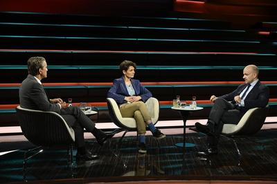 Talkrunde bei Markus Lanz , ZDF 07/25 her Markus Lanz, Anna Lehmann und Marc Felix Serrao (v.li.) am 15. Juli 2025 in Ma-stock-photo