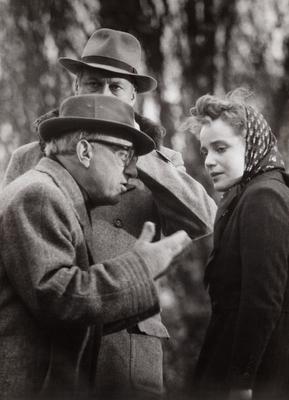 Robert Siodmak, deutscher Regisseur, Drehbuchautor und Produzent, mit Schauspielerin Maria Schell bei der Produktion des-stock-foto