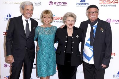 Entertainment Bilder des Tages Uschi Glas mit Ehemann Dieter Hermann, Marie-Luise Marjan und Hans W. Gei?end?rfer bei d-stock-photo