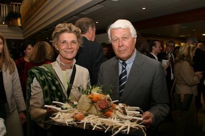Wien 23 04 2003 - M?rbisch CD Pr?sentation - Peter WECK mit Frau Ingrid WECK-stock-foto