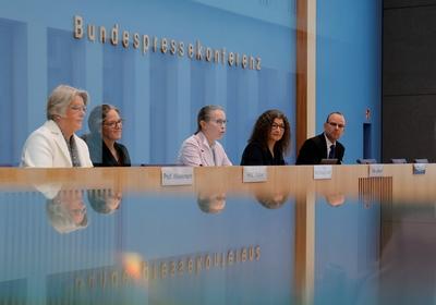 Prof. Claudia Wiesemann, Universit?t G?ttingen, Prof. Friederike Wapler, Universit?t Mainz, Prof. Frauke Brosius-Gersdor-stock-foto
