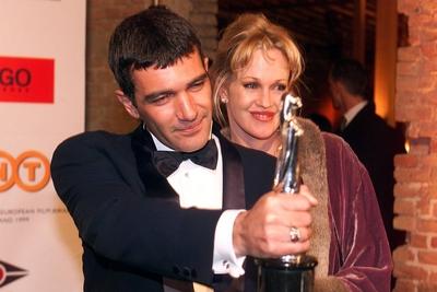 Foto: Henry H. Herrmann Thema: European Film Awards 1999 in Berlin im Schillertheater: Preistr?ger: Antonio Banderas u.-stock-foto