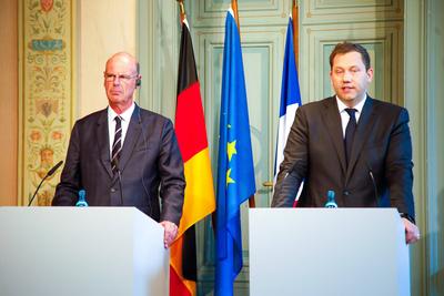 Pressekonferenz bei der deutsch-franz?sischen Klausur der Finanzminister-stock-foto