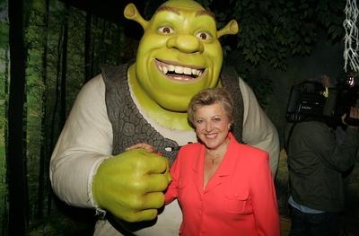 67Rieth/ Marie-Luise Marjan & Shrek, Shrek zieht um: Aus dem Sumpf in die Hauptstadt zu Madame Tussaud! Shrek,der erfol-stock-foto