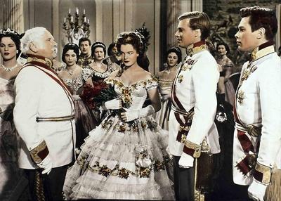 Ute Franz, ?, Romy Schneider, Karlheinz B?hm, Peter Weck Kaiser Franz Josef von ?sterreich (Karlheinz B?hm) verk?ndet z-stock-foto