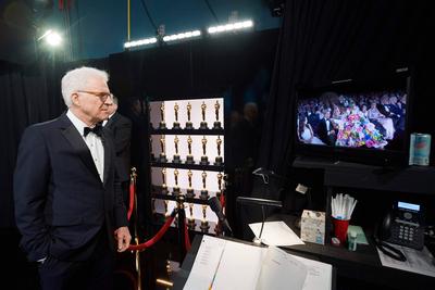 Steve Martin watches backstage during the live ABC Telecast of The 92nd Oscars® at the Dolby® Theatre in Hollywood, C-stock-foto