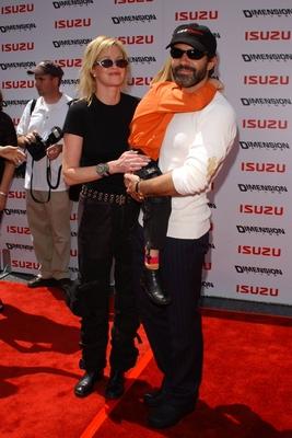 Bildnummer: 50109157  Datum: 28.07.2002  Copyright: imago/Rideaux-PicturePerfectSchauspielerin Melanie Griffith (li., USA) mit Tochter Stella und Ehemann Antonio Banderas (ESP) anl?sslich der Filmpremiere von -Spy Kids 2-, Personen , optimistisch; 2002, Los Angeles, LA, Hollywood, Filmpr?sentation, Pr?sentation, Schauspieler, Mann, Gatte, Gattin, Frau, Ehefrau, Kinder; , hoch, Kbdig, Pressetermin, Gruppenbild, Schauspiel, Film, Kunst, Vereinigte Staaten von Amerika, Randbild, People, Nordamerika-stock-photo