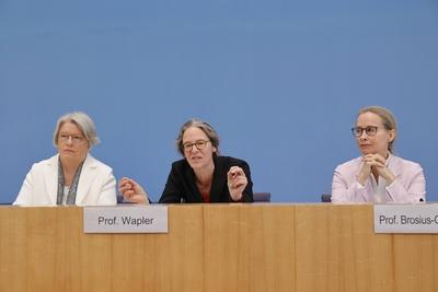 Prof. Claudia Wiesemann, Universit?t G?ttingen, Prof. Friederike Wapler, Universit?t Mainz, Prof. Frauke Brosius-Gersdor-stock-foto
