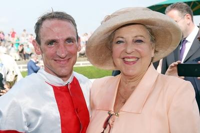 09.07.2017, Hannover, Niedersachsen, GER - Schauspielerin Marie Luise Marjan und Jockey Andrasch Starke im Portrait. Ga-stock-photo