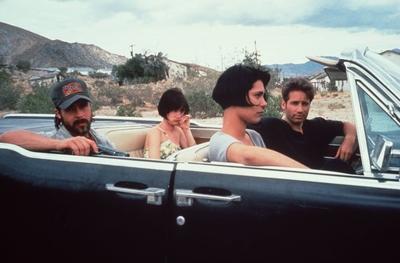Bildnummer: 54387618  Datum: 21.04.1993  Copyright: imago/United ArchivesKALIFORNIA (1993) Ein Journalist und eine Fotografin nehmen aus Geldnot auf ihrer Recherchetour zu bekannten Mordschaupl?tzen in den USA unwissentlich einen Serienkiller und dessen Geliebte mit. Die Fahrt endet schlie?lich in einem blutigen Showdown. Bild: Carrie (MICHELLE FORBES), Brian (DAVID DUCHOVNY), Early (BRAD PITT), Adele (JULIETTE LEWIS) 38214 , 10KPAORFKAL2 People Entertainment querBildnummer 54387618 Date 21 04 1993 Copyright Imago United Archives California 1993 a Journalist and a Photographer take out Money on their Search tour to known Murder scenes in the USA unknowingly a Serial killer and it Lovers with the Travel ends Finally in a bloody Showdown Picture Carrie Michelle Forbes Brian David Duchovny Early Brad Pitt Adele Juliette Lewis  10KPAORFKAL2 Celebrities Entertainment horizontal-stock-foto