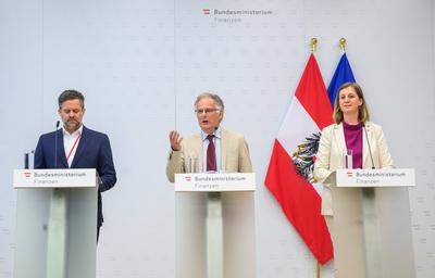 20250716  PK des Finanzministers zu Finanz Online als Arbeitnehmerveranlagung-stock-foto