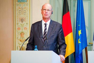 Pressekonferenz bei der deutsch-franz?sischen Klausur der Finanzminister-stock-foto